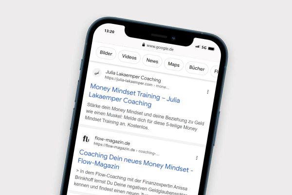 Smartphone mit SERP: Snippets